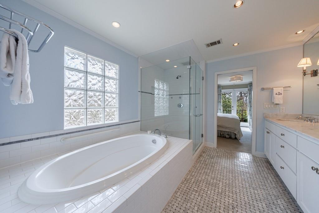 241 Lakeview Avenue NE