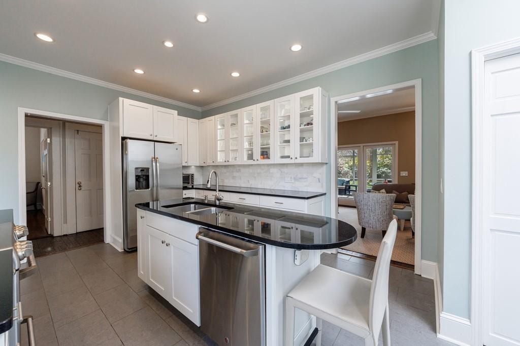 241 Lakeview Avenue NE