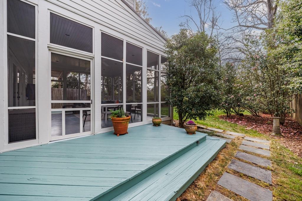 241 Lakeview Avenue NE