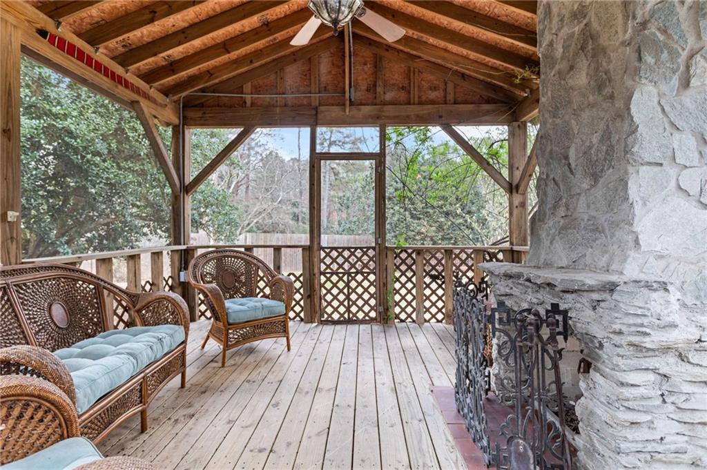 1836 Westminster Way NE