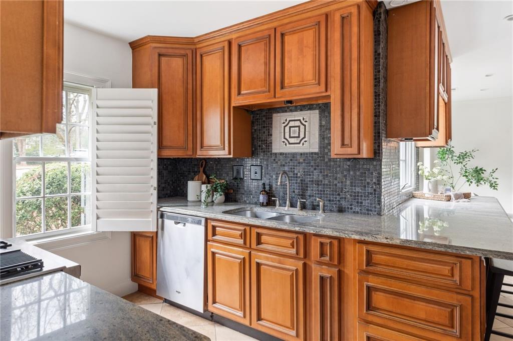 1836 Westminster Way NE