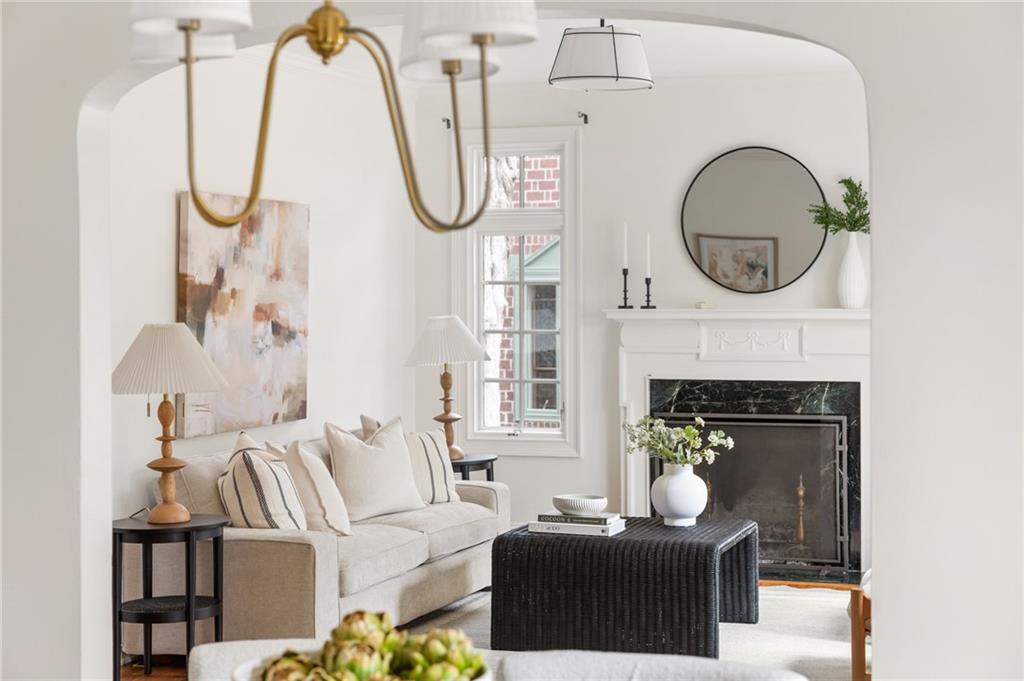 1836 Westminster Way NE