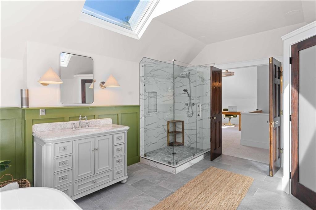 183 E Wesley Road NE