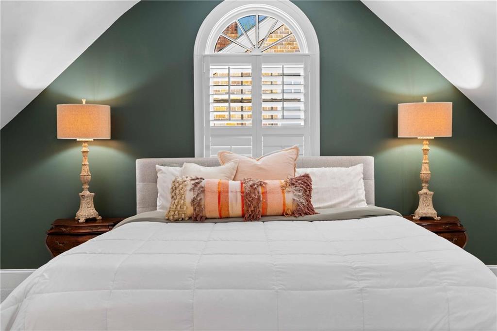 183 E Wesley Road NE