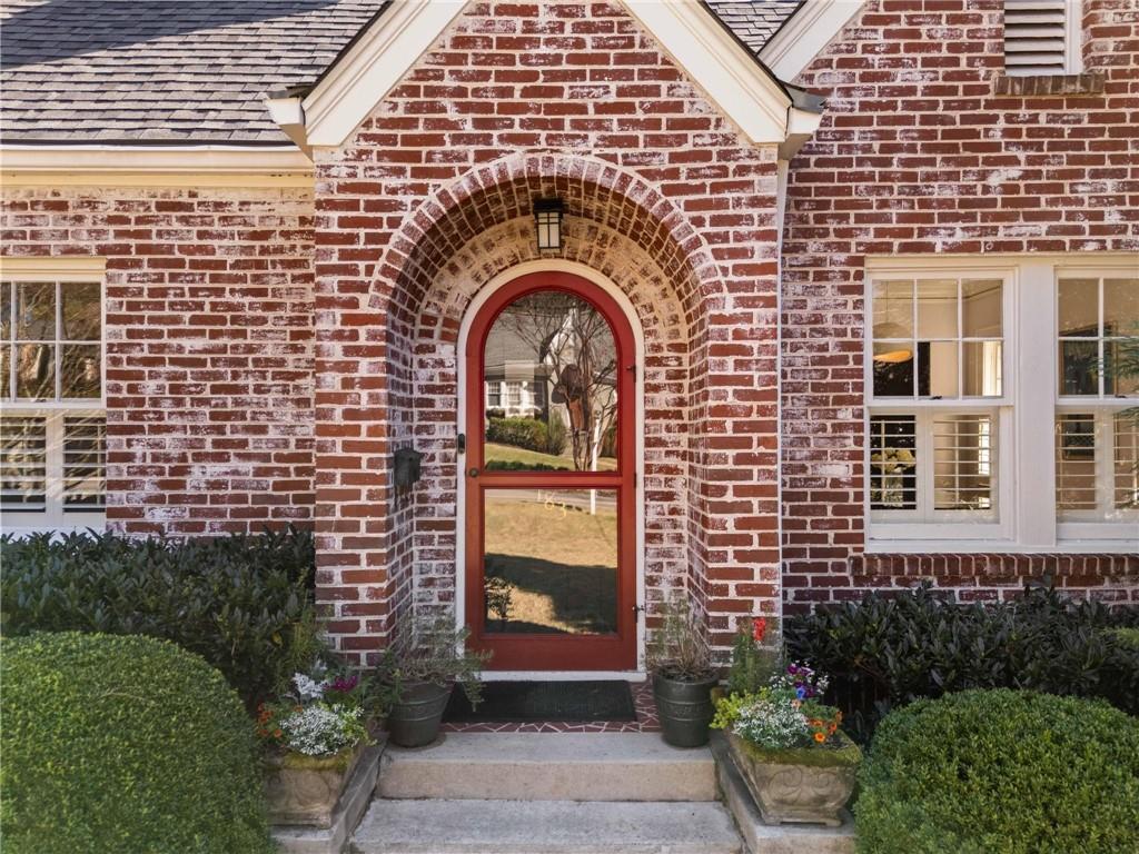 183 E Wesley Road NE