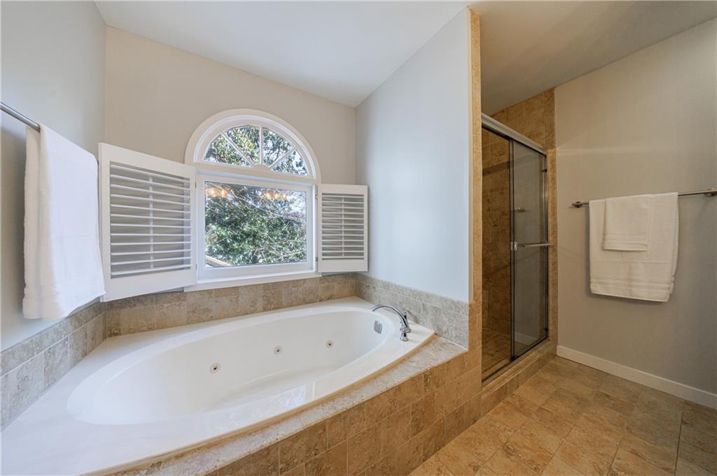 1210 Brookhaven Woods Court NE