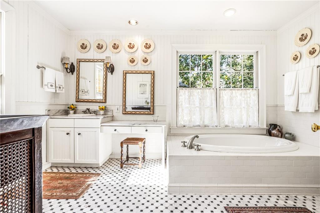 547 Spring Valley Road NW