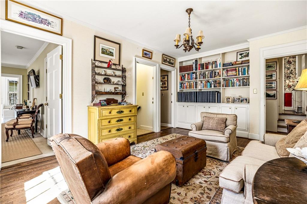 547 Spring Valley Road NW