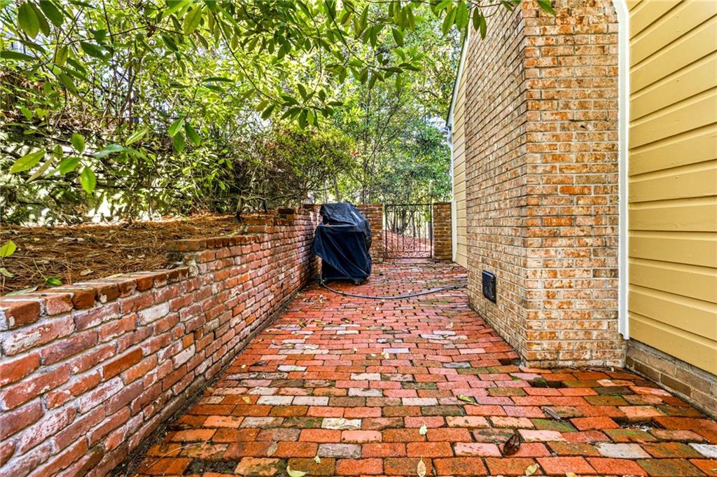 547 Spring Valley Road NW