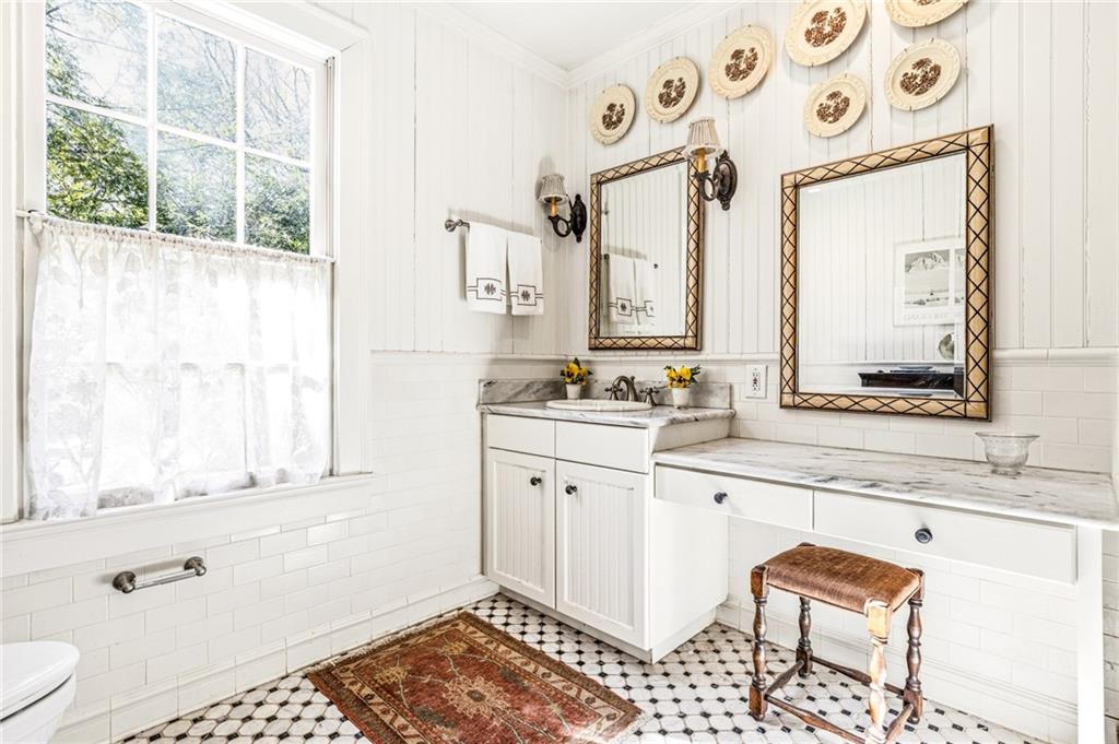 547 Spring Valley Road NW