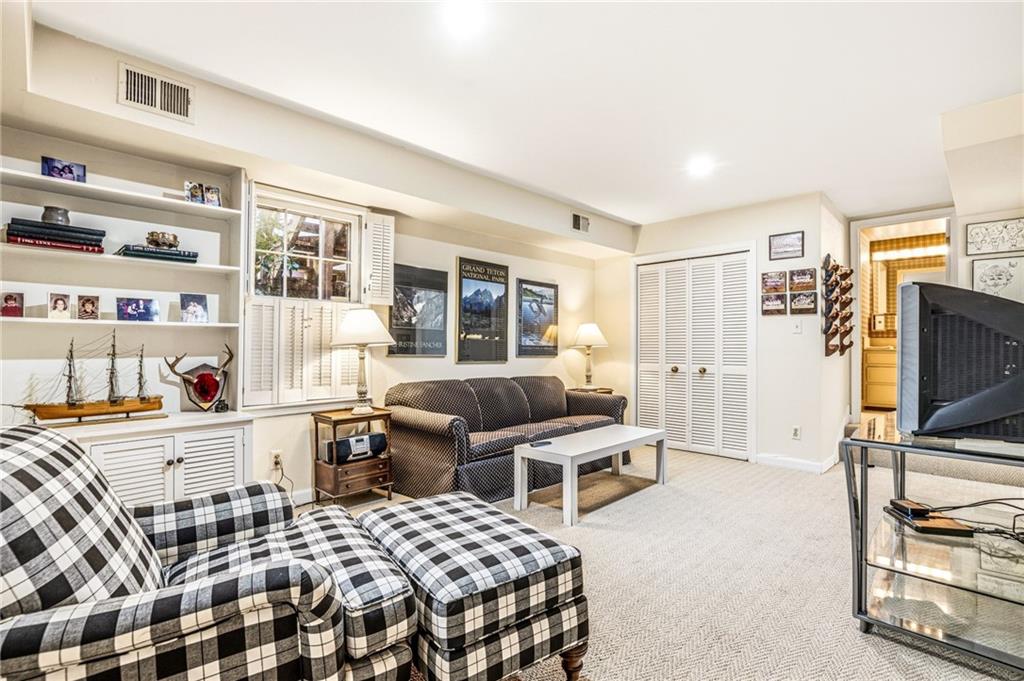 547 Spring Valley Road NW