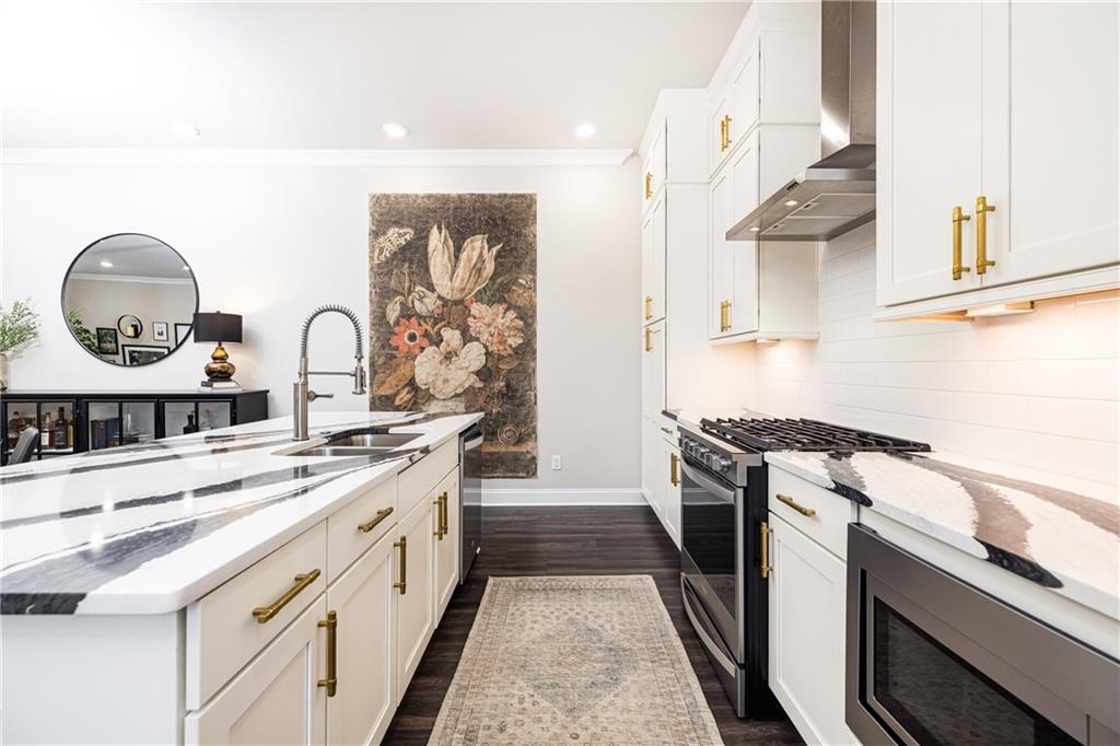 1815 La Dawn Lane NW