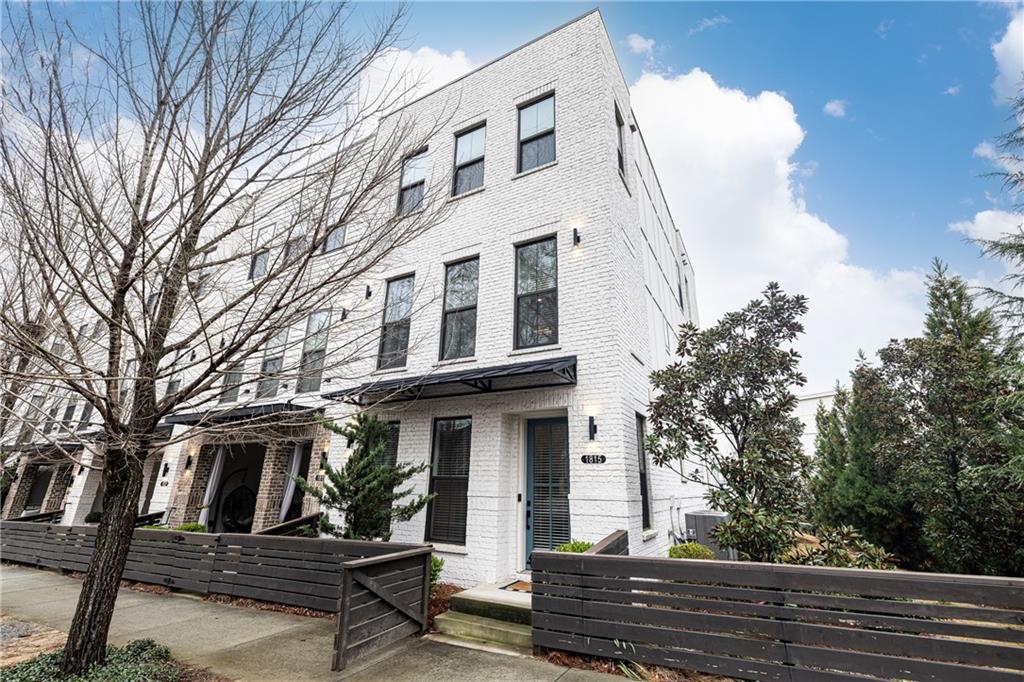 1815 La Dawn Lane NW