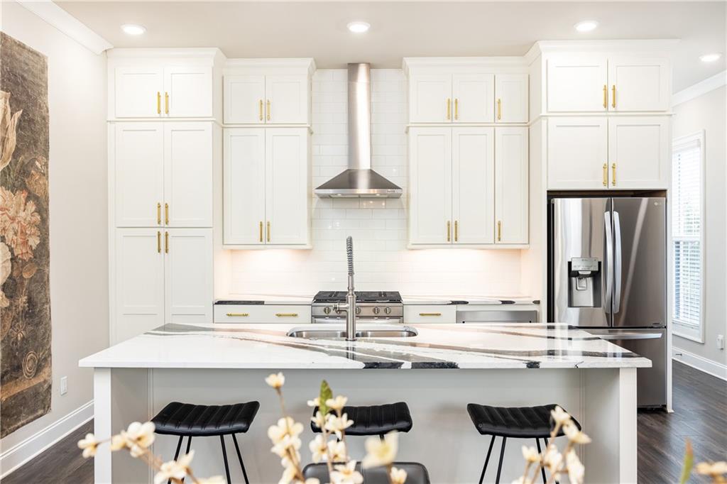 1815 La Dawn Lane NW