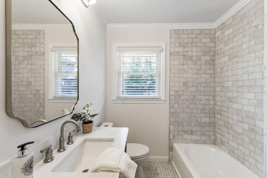 2208 Medfield Trail NE