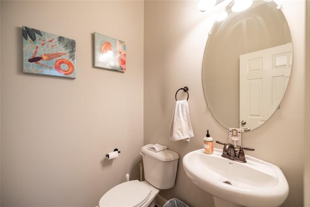 2028 Cobblestone Circle NE