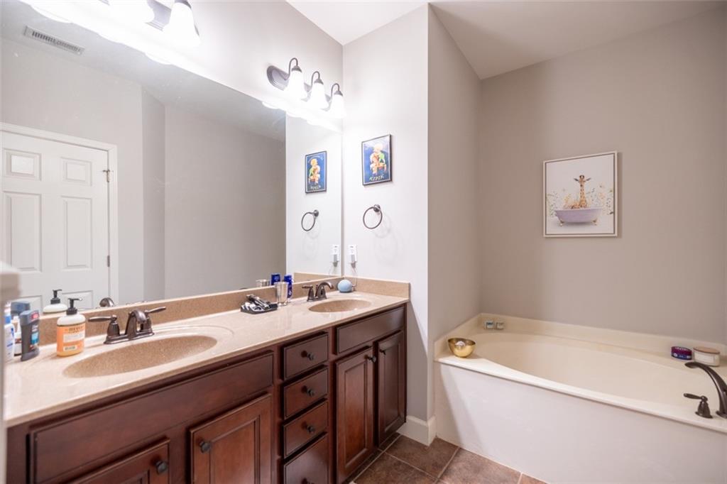 2028 Cobblestone Circle NE