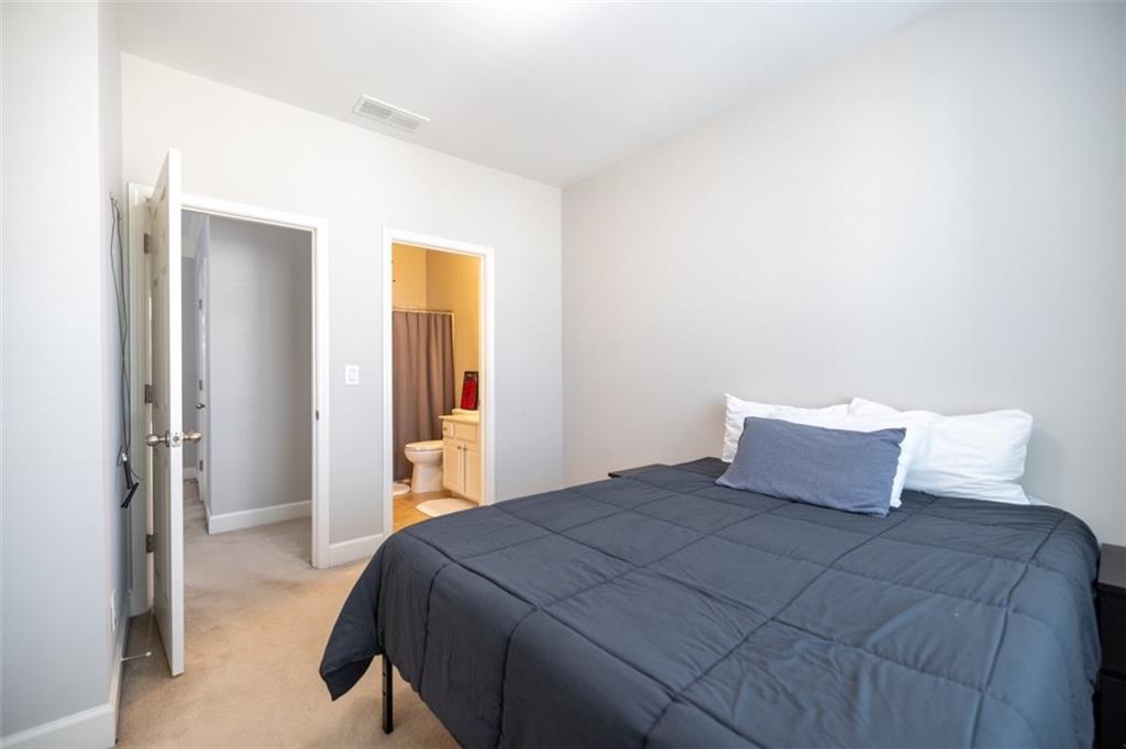 2028 Cobblestone Circle NE