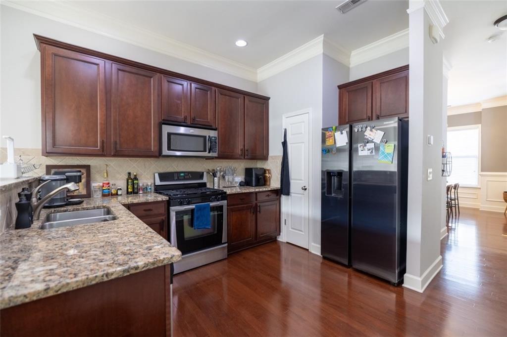 2028 Cobblestone Circle NE