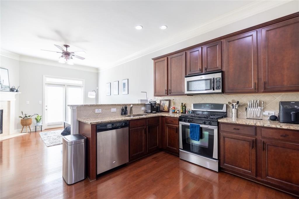 2028 Cobblestone Circle NE