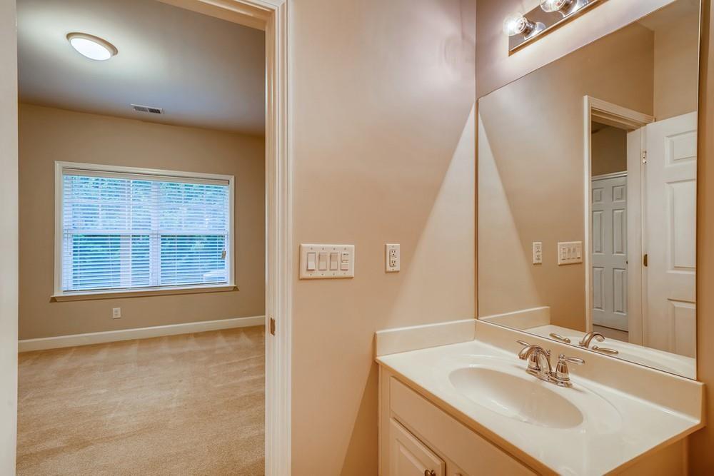 2028 Cobblestone Circle NE