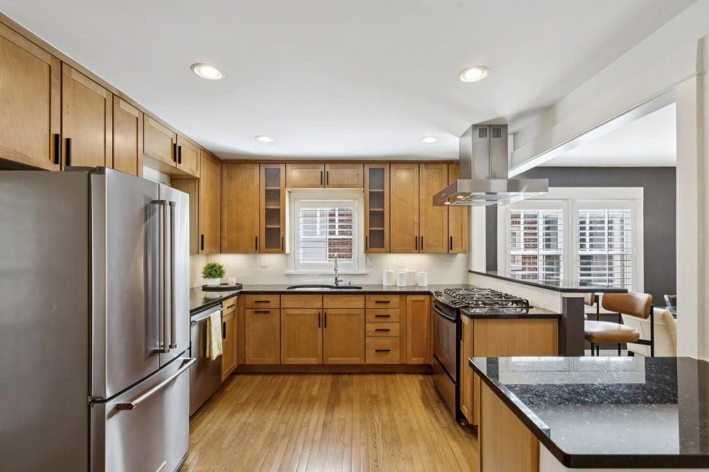 832 Amsterdam Avenue