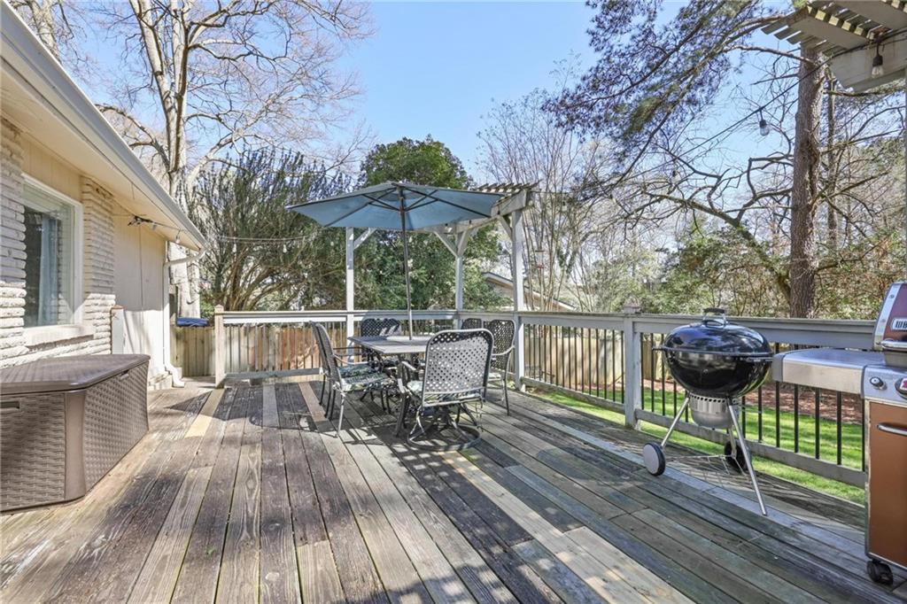 855 Armand Court NE