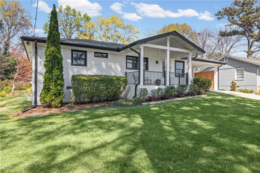 1857 Lochlomand Lane SE