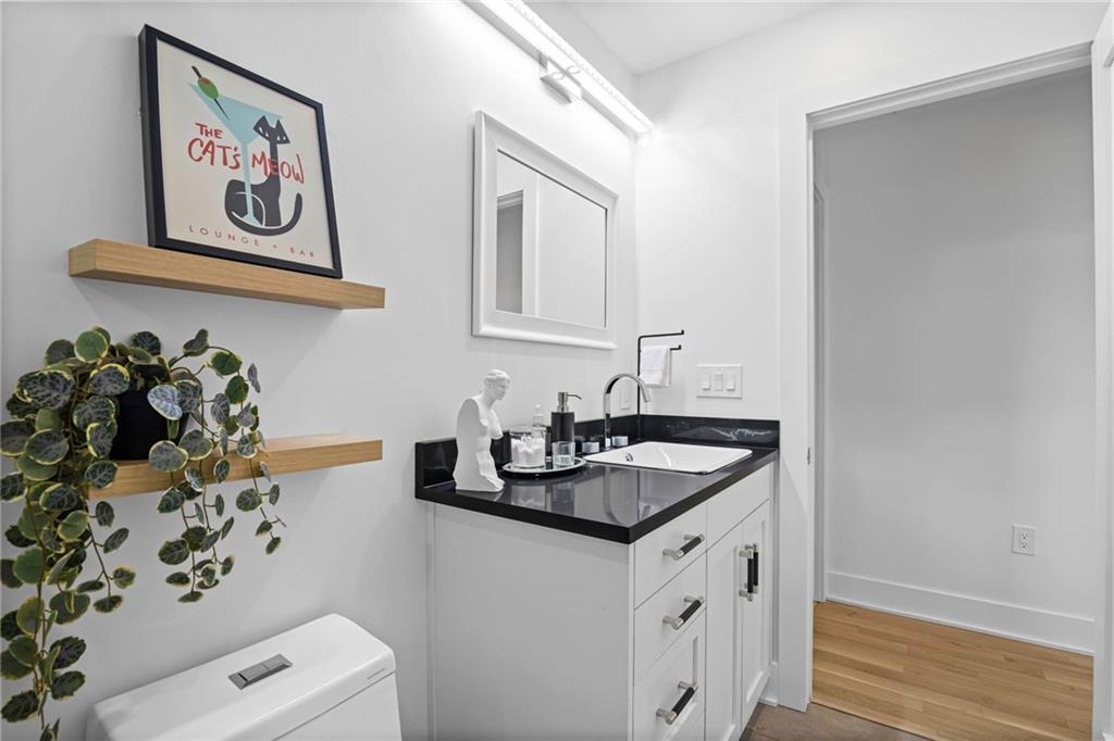 1857 Lochlomand Lane SE