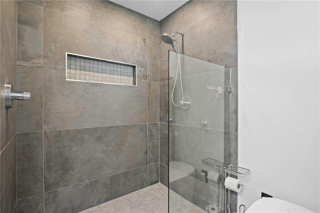 1857 Lochlomand Lane SE