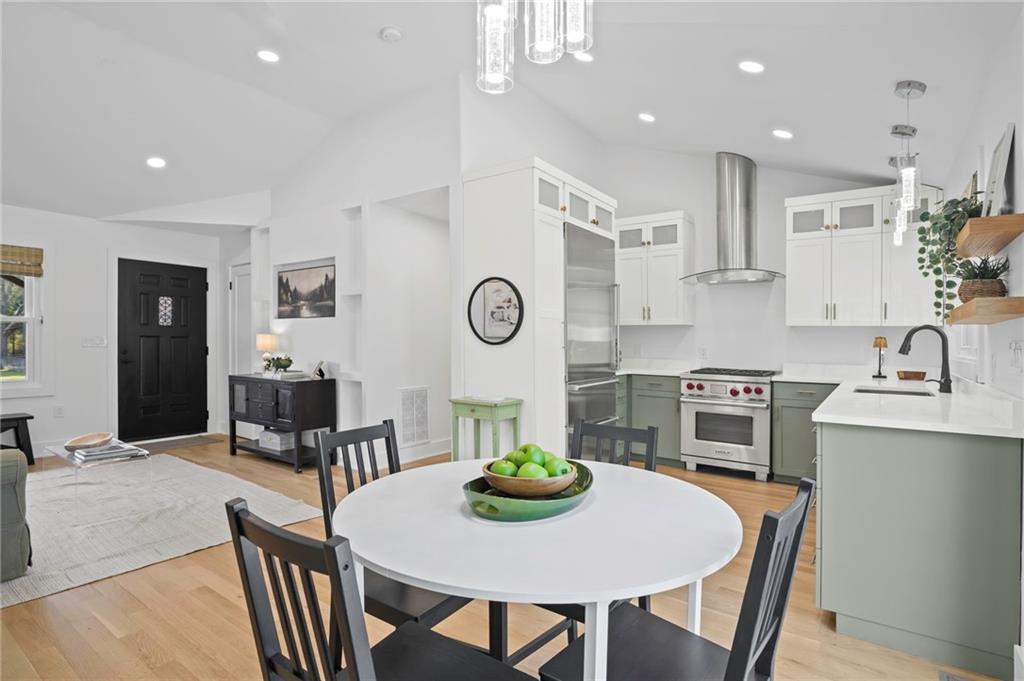 1857 Lochlomand Lane SE