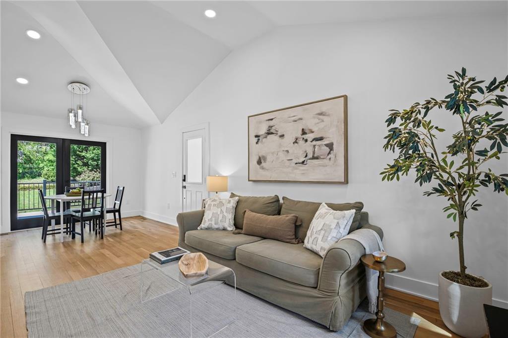 1857 Lochlomand Lane SE