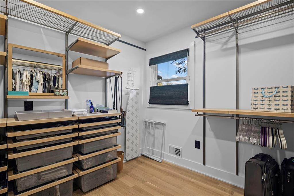 1857 Lochlomand Lane SE