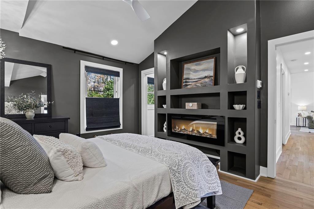 1857 Lochlomand Lane SE