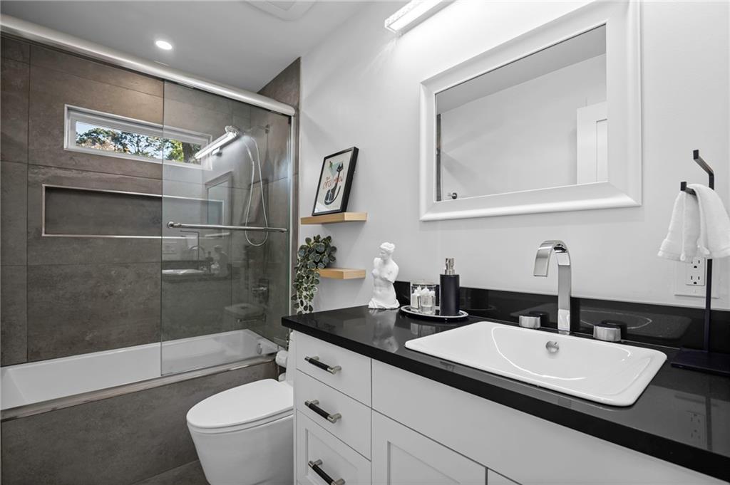 1857 Lochlomand Lane SE