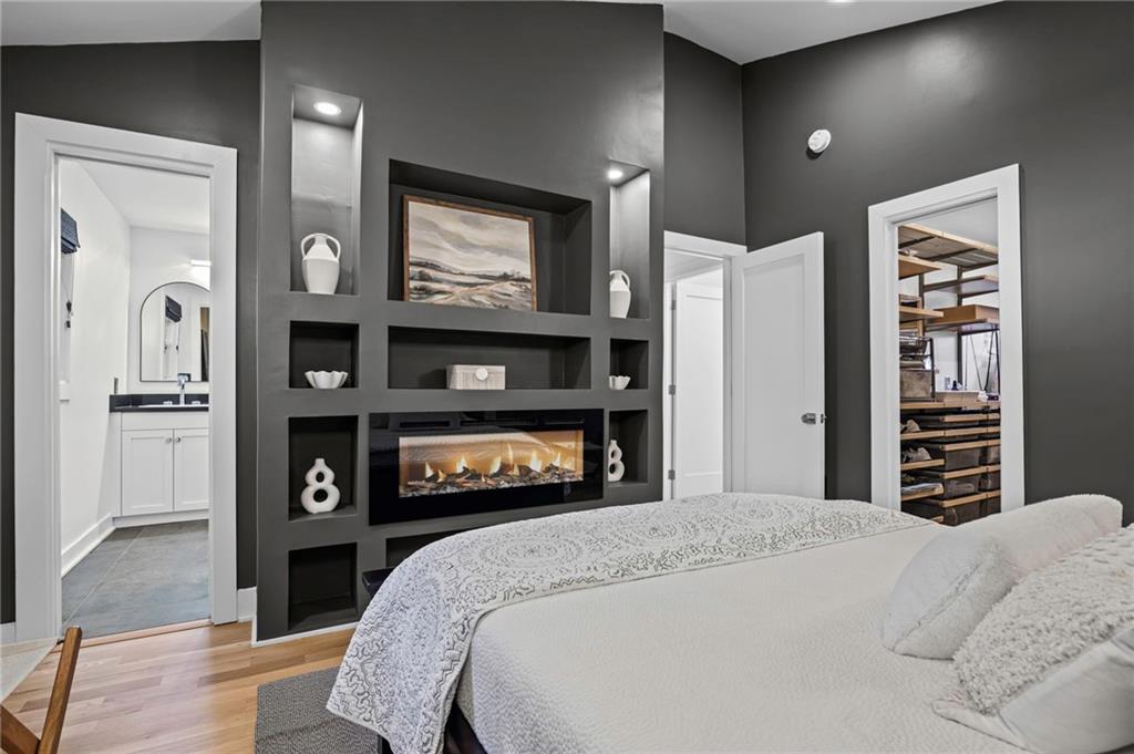 1857 Lochlomand Lane SE