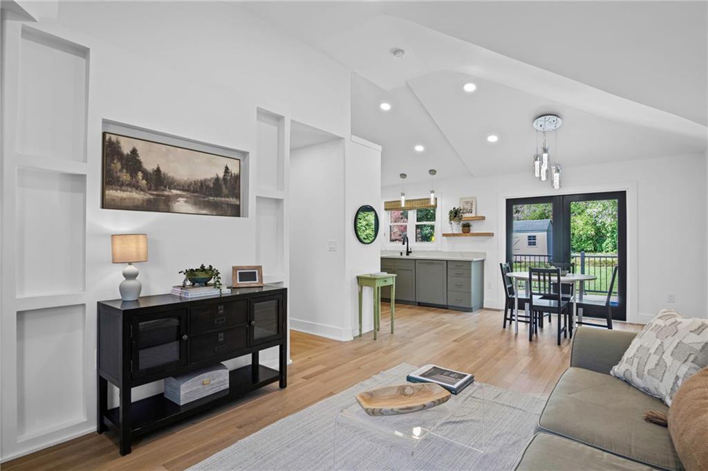 1857 Lochlomand Lane SE