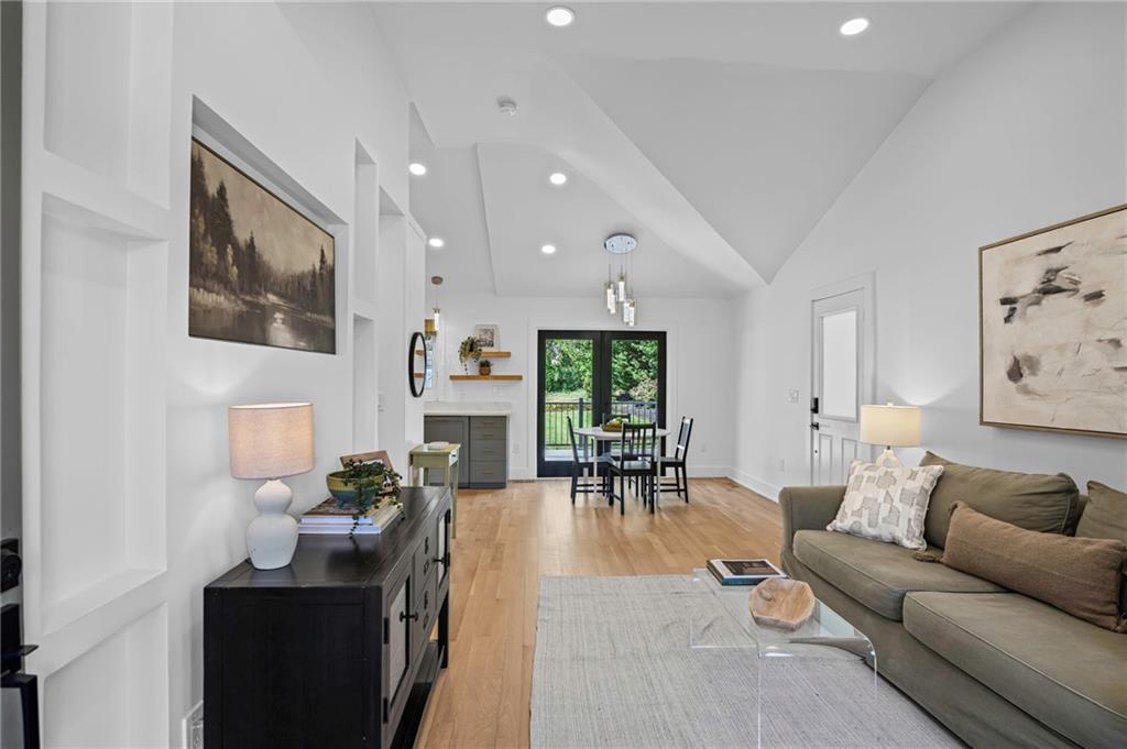 1857 Lochlomand Lane SE