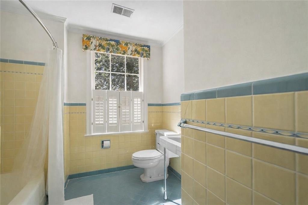 1129 E Beechwood Drive NW