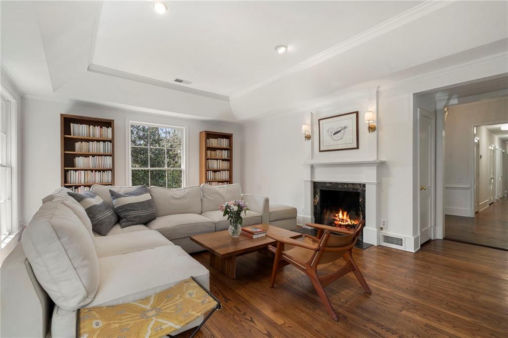 1129 E Beechwood Drive NW