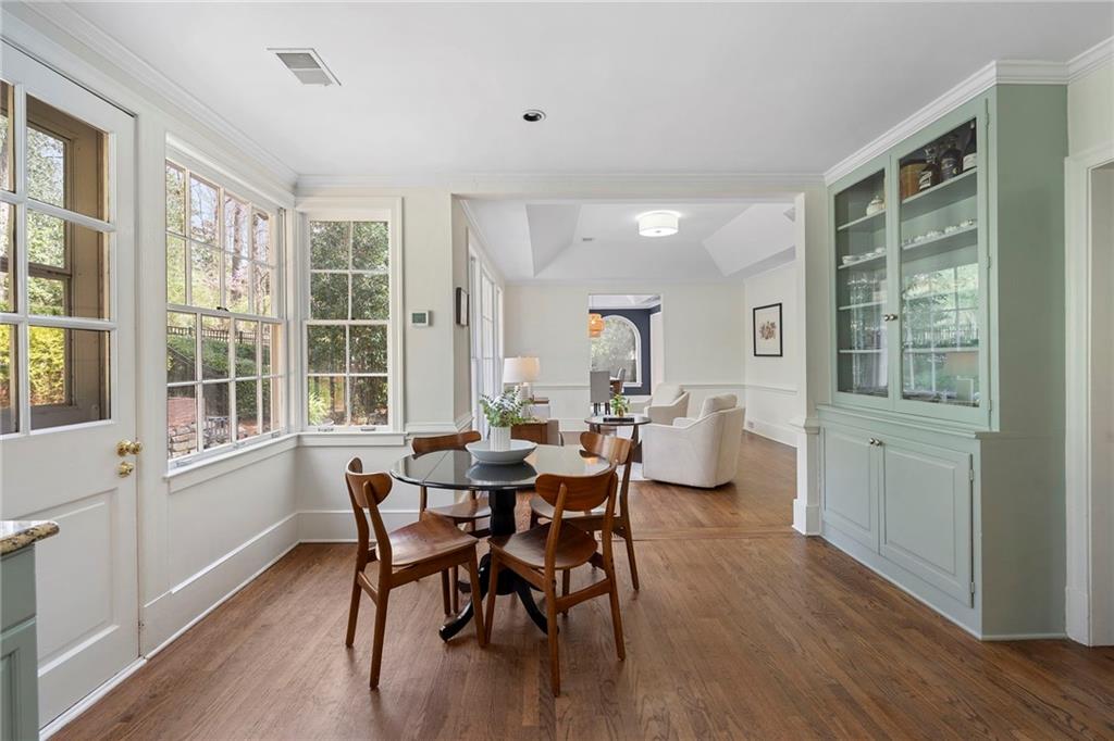 1129 E Beechwood Drive NW