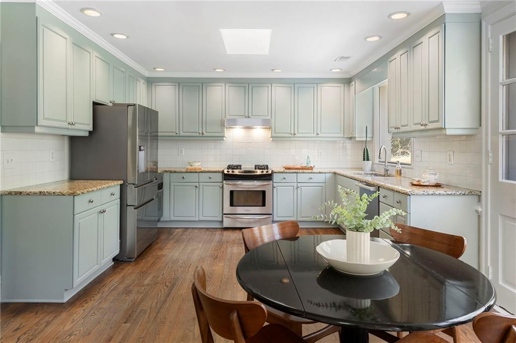 1129 E Beechwood Drive NW