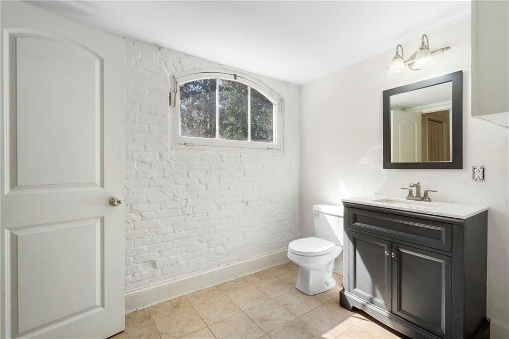 1129 E Beechwood Drive NW