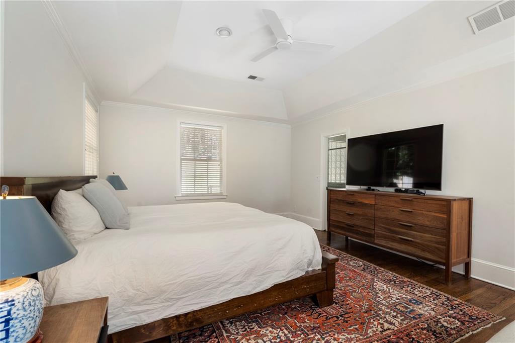 1129 E Beechwood Drive NW