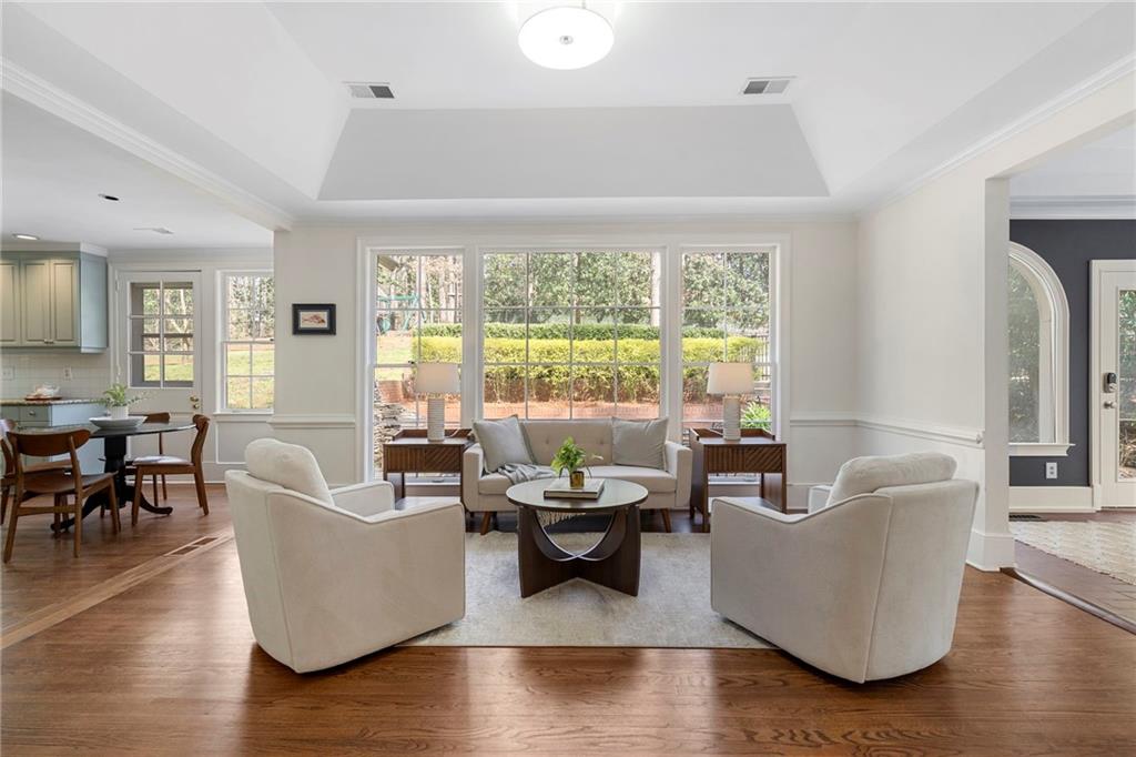 1129 E Beechwood Drive NW