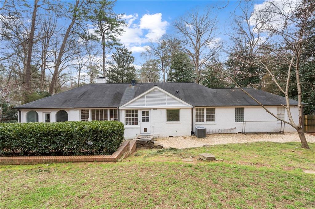 1129 E Beechwood Drive NW