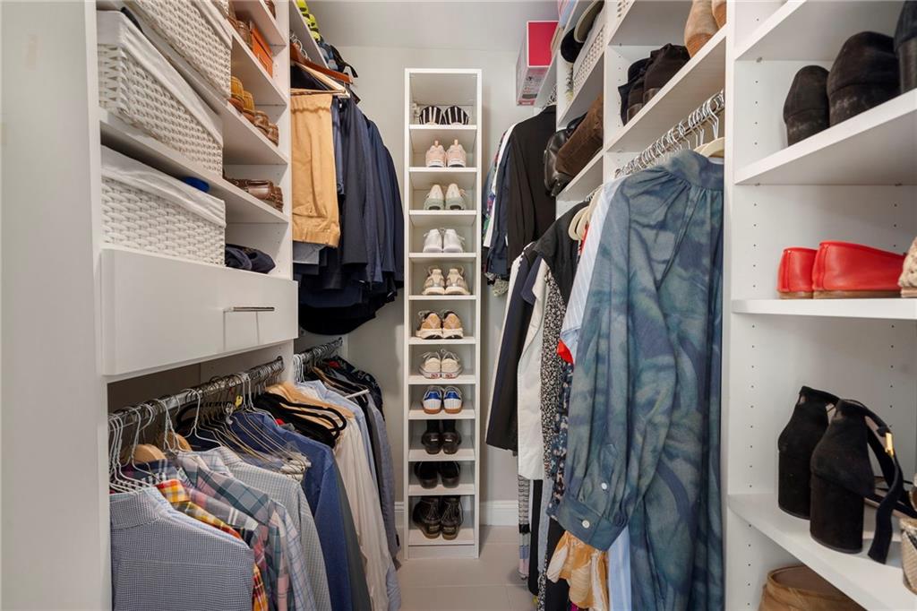 1129 E Beechwood Drive NW