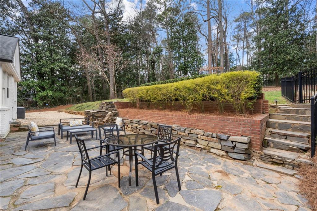 1129 E Beechwood Drive NW