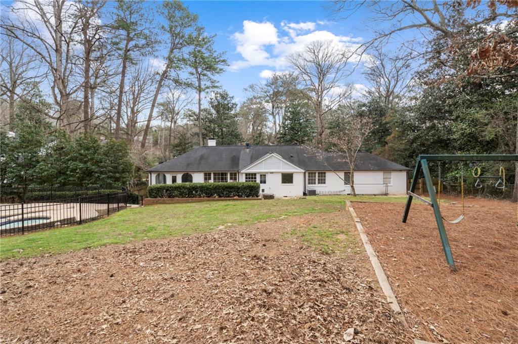 1129 E Beechwood Drive NW