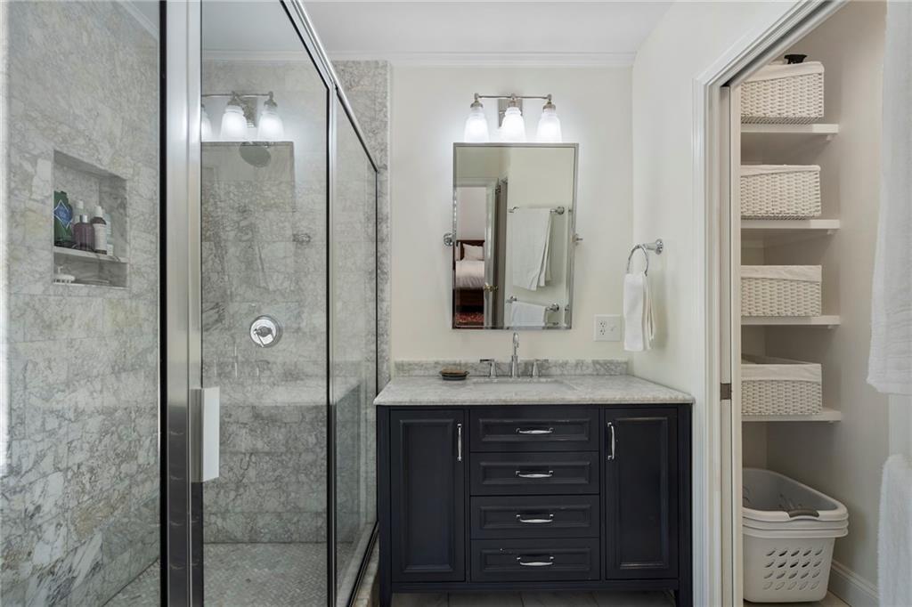 1129 E Beechwood Drive NW